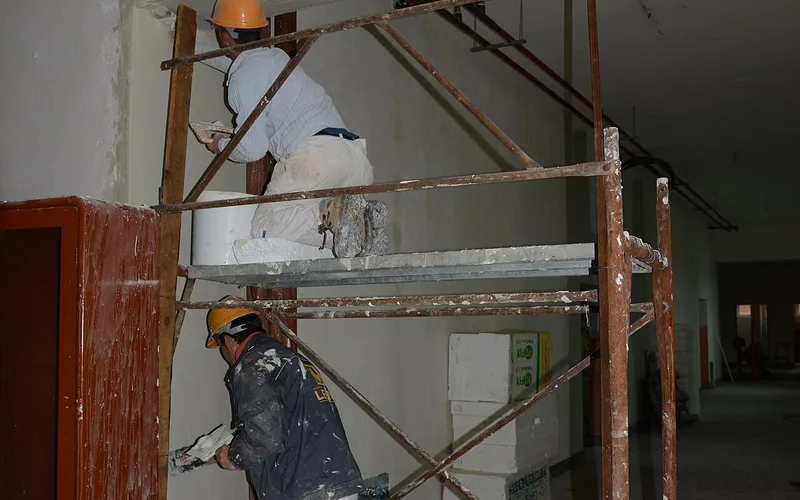 Plafond en cours de rénovation — isolation phonique au Luxembourg